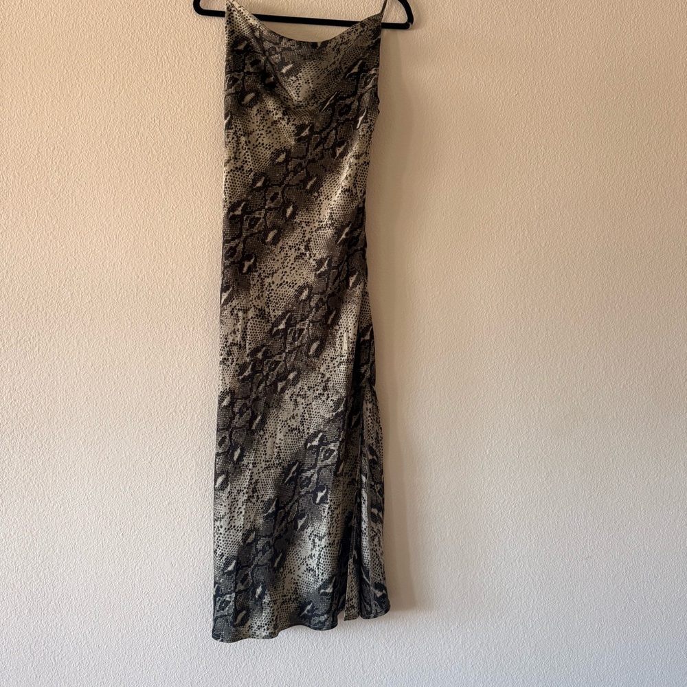 ISALIS_ Elegant Snake Print Maxi Dress in small